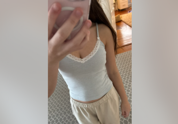 미국의 한 10대 베이비시터가 옷차림을 문제 삼은 고용주로부터 정당한 임금을 받지 못했다고 주장해 논란이 일고 있다. 소셜미디어(SNS) 레딧 캡처