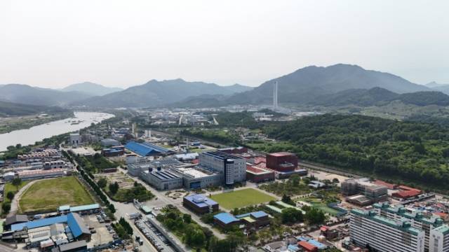 코스모신소재 충주공장 전경. 사진제공=코스모신소