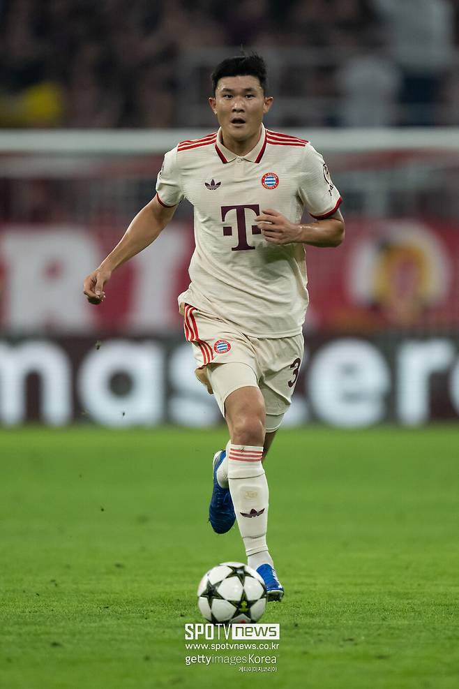 ▲ 김민재가 분데스리가를 결장한 건 우승을 확정한 뒤 승패가 크게 의미가 없던 마지막 2경기였다. 그에 반해 우파메카노는 3월 A매치 기간 프랑스 대표팀에 차출됐다가 다친 뒤 그대로 시즌을 접었다. 김민재를 미출전 기간으로 트집 잡았기에 우파메카노는 더욱 등급을 받아서는 안 되는 셈이다.