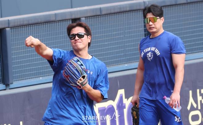 [포토] 오승환 '강민호 대단하다'