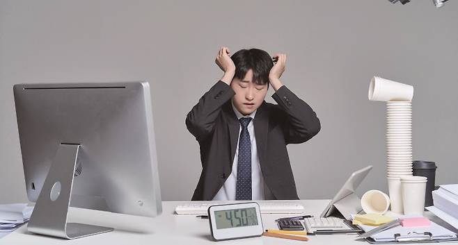 아파도 쉴 수 없는 직장인이 숱하다.[사진｜게티이미지뱅크]