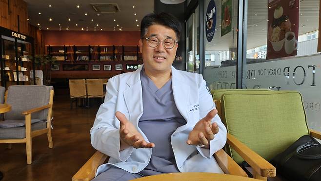 고길석 광주센트럴병원장이 병원 내 커피숍에서 본보와 인터뷰하고 있다. /박준호 기자 bjh@namdonews.com