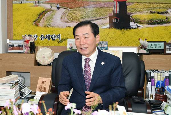 성낙인 창녕군수가 "머물고 싶고 다시 찾고 싶은 창녕을 만들기 위해 모든 역량을 집중하겠다"고 말했다.