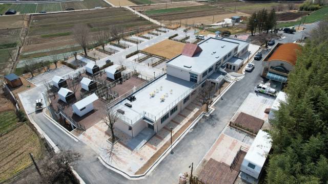 남해군 설천면 덕신리에 위치한 한려해상국립공원 ‘덕신야영장’ 전경. /인건축사사무소/