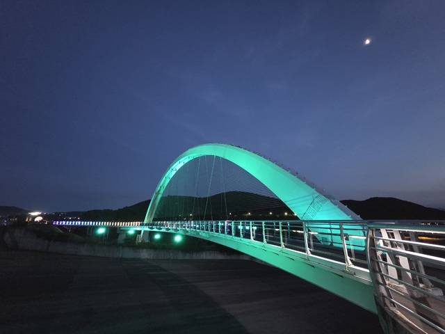 경주보문단지 야경의 절정 물너울교 야경.