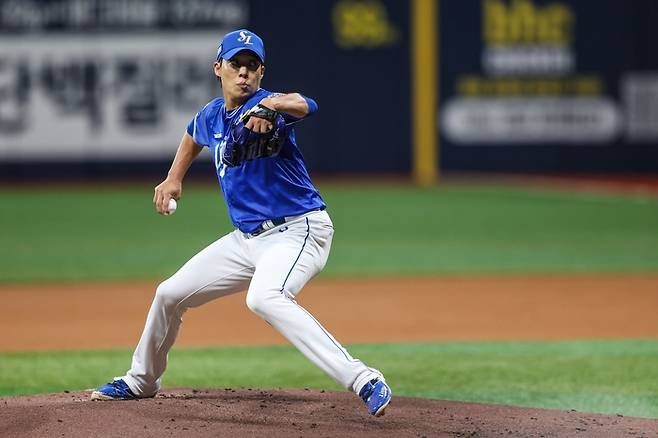 지난달 28일 서울 고척스카이돔에서 열린 '2025 신한 SOL 뱅크 KBO리그' 삼성 라이온즈와 키움 히어로즈 경기에 마운드에 오른 선발투수  원태인이 투구 중이다. <삼성 라이온즈 제공>