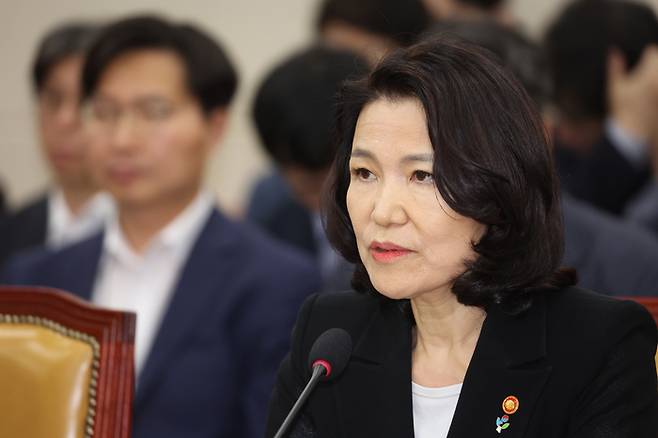 이진숙 방송통신위원장이 27일 국회 과학기술정보방송통신위원회 전체회의에서 의원질의에 답하고 있다. 연합뉴스