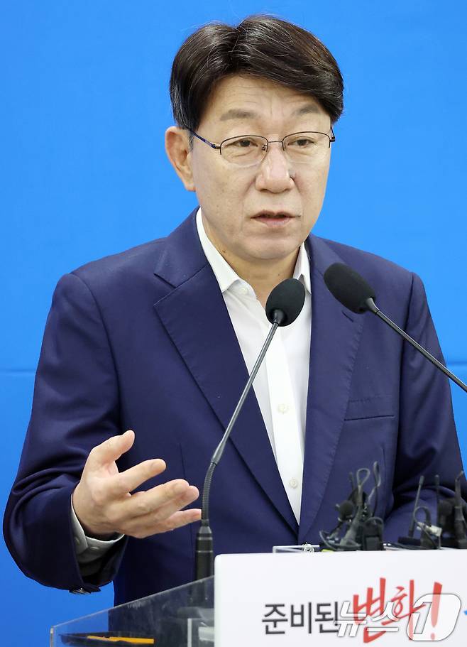 우범기 전주시장이 3일 전북 전주시 전주시청에서 민선 8기 3주년 기자회견을 열고 질의에 답변을 하고 있다. 2025.7.3/뉴스1 ⓒ News1 유경석 기자