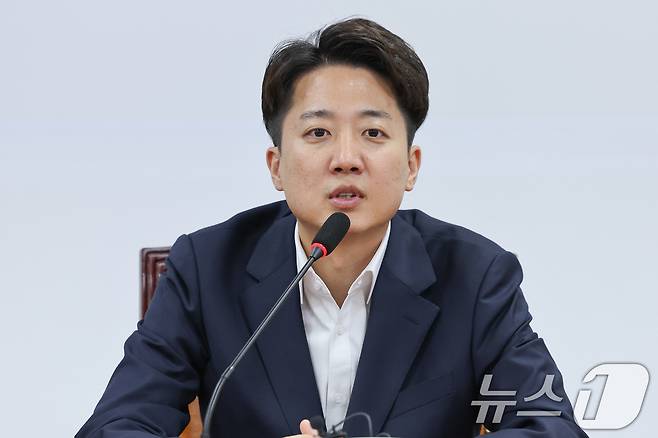 제21대 대통령 선거 후보를 지낸 이준석 개혁신당 의원이 5일 오후 서울 여의도 국회에서 열린 선거대책본부 해단식에 참석해 인사말을 하고 있다. 2025.6.5/뉴스1 ⓒ News1 안은나 기자