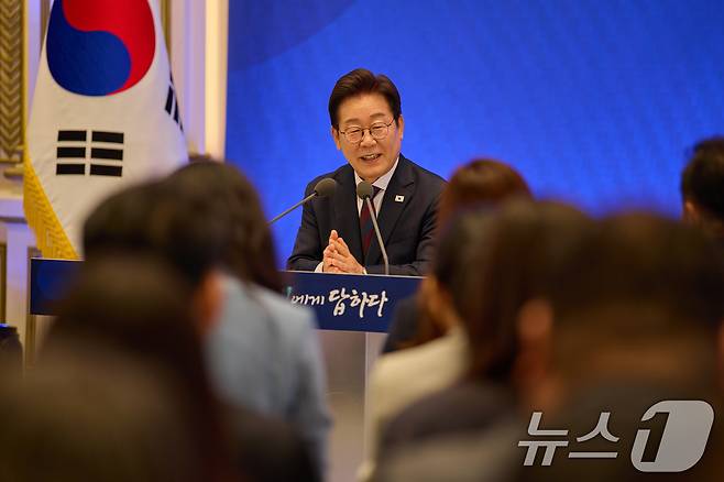 이재명 대통령이 3일 서울 청와대 영빈관에서 열린 ‘대통령의 30일, 언론이 묻고 국민에게 답하다’ 기자회견에서 발언을 하고 있다. (대통령실 제공. 재판매 및 DB 금지) 2025.7.3/뉴스1 ⓒ News1 허경 기자