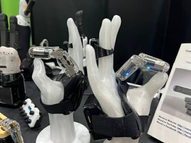 만드로가 26~27일 넥스트라이즈 2025에서 선보인 로봇 손 (사진=지디넷코리아 신영빈 기자)