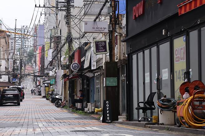 지난달 16일 서울 한 골목 상권의 한산한 모습. /연합뉴스