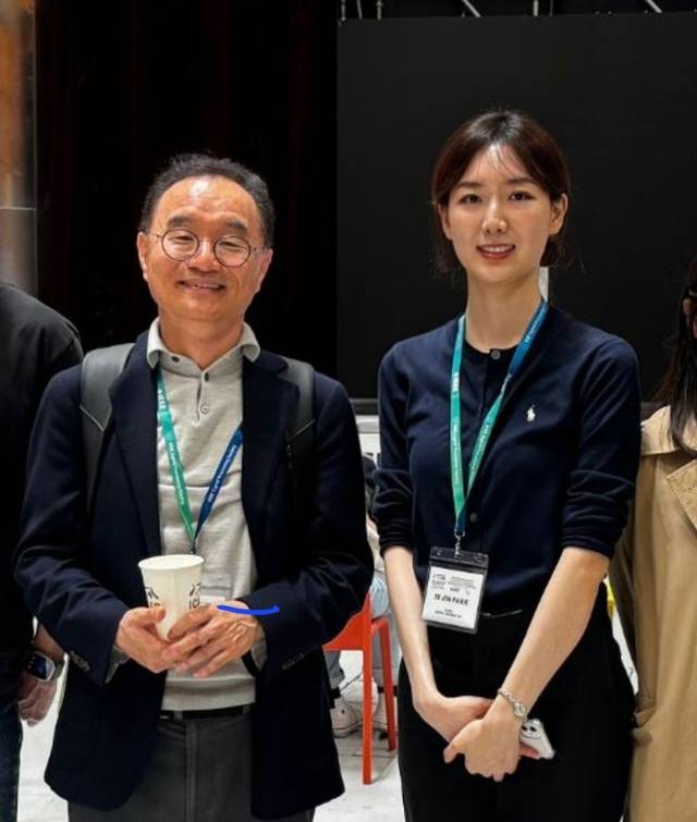 노용만(왼쪽)  KAIST 교수와 박세진 박사과정.