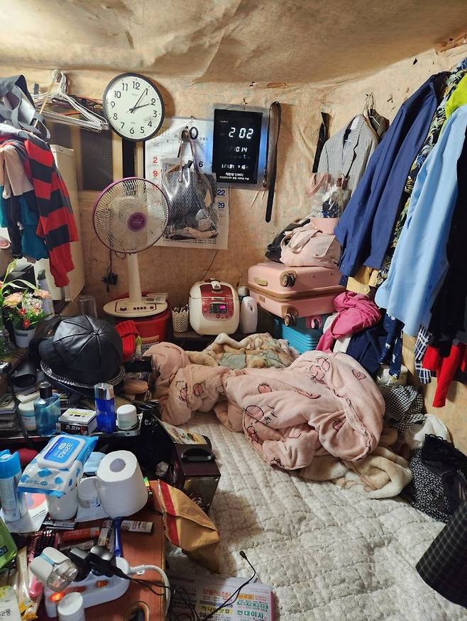 반지하 가구, 이주 전 모습