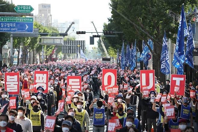민주노총 대구본부는 지난 2021년 10월20일 대구시 중구 봉산육거리에서 총파업 선포 집회를 열었다. 민주노총 대구본부 제공