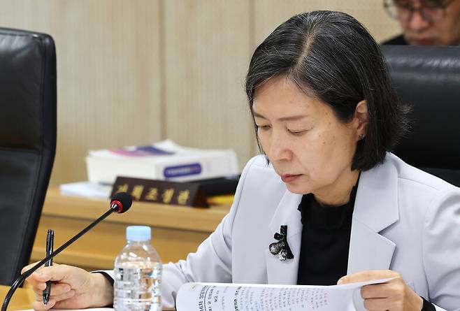 3일 오후 서울 중구 인권위에서 열린 제16차 상임위원회가 시작되기 전 이숙진 상임위원이 자리에 앉아있다. 류우종 기자 wjryu@hani.co.kr