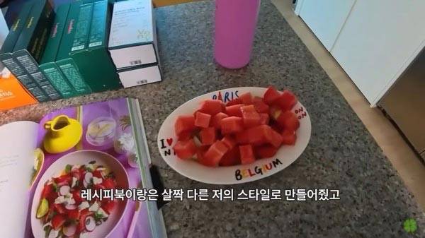 김진경이 만들어 먹은 수박 샐러드./사진=유튜브 채널 ‘참진경’