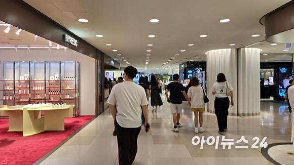 2일 서울 중구 롯데백화점 본점 내부 모습. [사진=진광찬 기자]