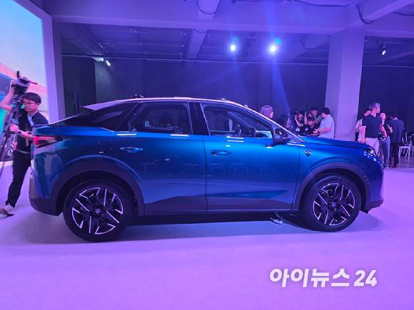 푸조 '3008 스마트 하이브리드' 측면. [사진=김종성 기자]