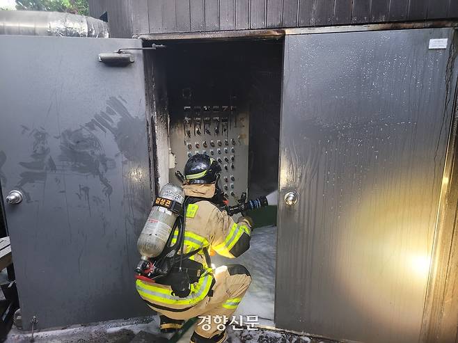 제주 중문관광단지에 위치한 한 호텔에서 불이 나 투숙객들이 대피하는 소동이 벌어졌다. 제주소방안전본부 제공