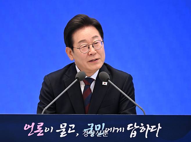 이재명 대통령이 3일 서울 종로구 청와대 영빈관에서 열린 취임 첫 공식 기자회견 ‘대통령의 30일, 언론이 묻고 국민에게 답하다’에 참석해 발언하고 있다. 2025.07.03. 김창길 기자