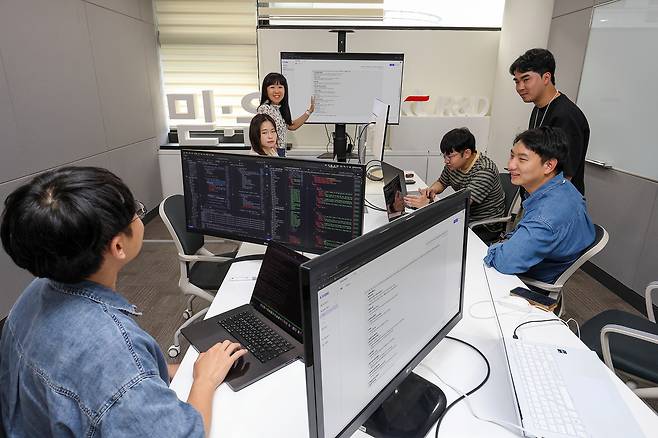 KT researchers test Mi:dm 2.0 at the company's research center in Seoul. (KT Corp.)