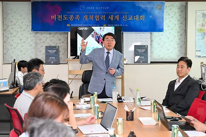 신현필 GAP선교회 국제대표회장. 신석현 포토그래퍼