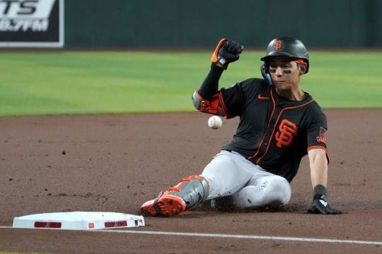 3루에 안착한 이정후. 사진[AP=연합뉴스]