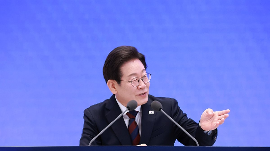 이재명 대통령이 3일 청와대 영빈관에서 열린 ‘대통령의 30일, 언론이 묻고 국민에게 답하다’ 기자회견에서 발언하고 있다.(사진=연합뉴스)