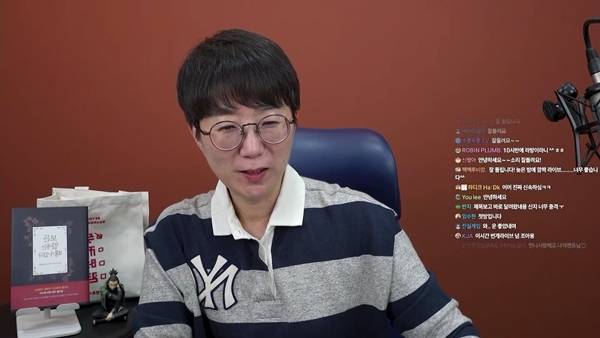 그룹 코요태 신지의 예비 남편 문원이 자녀가 있는 이혼남이라는 사실이 알려진 가운데 유튜버 '아는변호사'가 두 사람의 결혼에 대해 공개적으로 반대하는 입장을 밝혔다. /사진=유튜브 채널 '아는변호사'