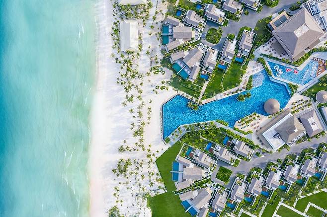 켐비치와 뉴월드 푸꾸옥 야외수영장