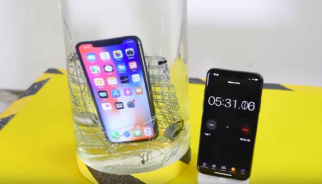 아이폰 방수 테스트 영상 [유튜브 에브리씽 애플 프로]