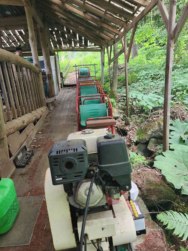 [강릉=뉴시스] 최무열 한국임업진흥원장이 운영하는 약초농장에 설치된 불법 시설물.2025.7..3 photo@newsis.com *재판매 및 DB 금지