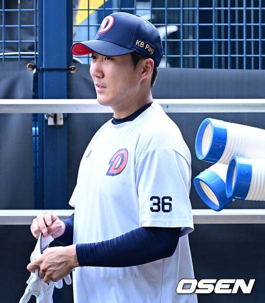 [OSEN=잠실, 지형준 기자] 3일 오후 서울 잠실구장에서 ‘2025 신한 SOL Bank KBO리그’ 두산 베어스와 삼성 라이온즈의 경기가 열렸다.두산은 곽빈, 삼성은 최원태가 선발로 나섰다.경기에 앞서 두산 추재현이 훈련을 준비하고 있다. 2025.07.03 /jpnews@osen.co.kr