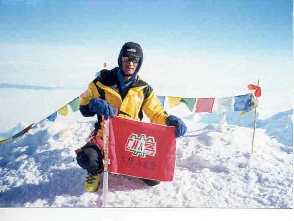 최고령 대원으로 참여해 북미 최고봉 매킨리를 등정했다.