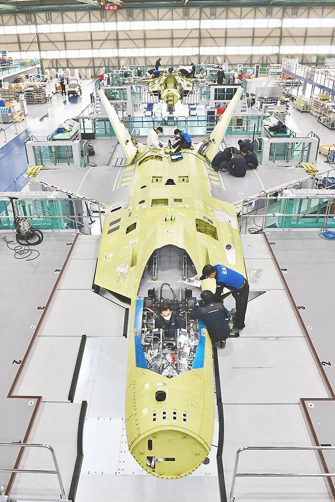 KF-21 시제기를 생산하는 KAI 조립동