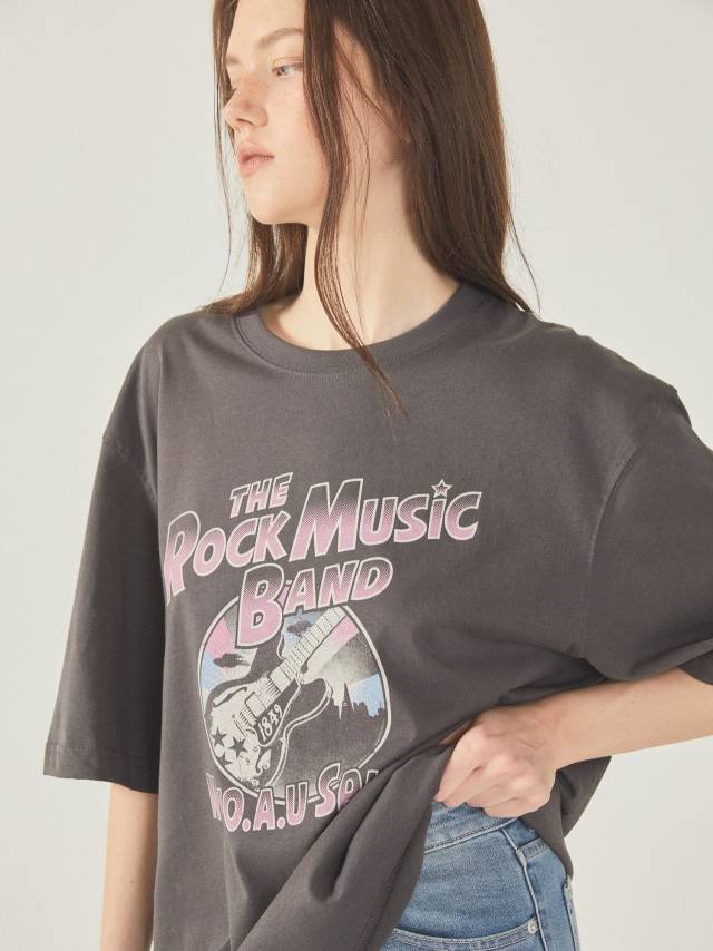 아메리칸 캐주얼 브랜드 후아유의 락 뮤직 티셔츠. 사진 제공=이랜드월드 후아유