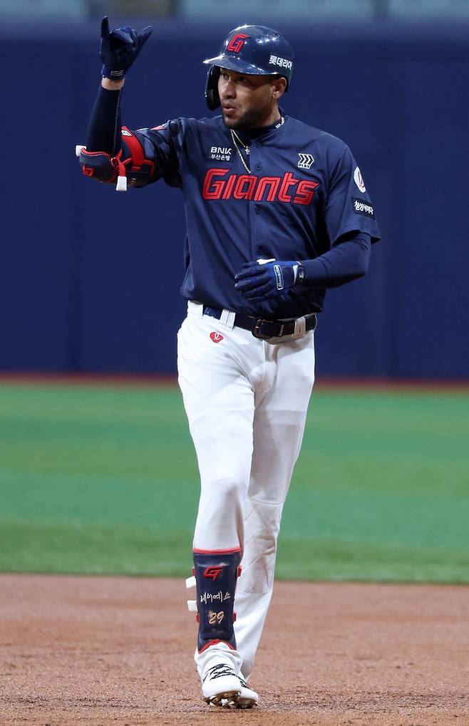 롯데 빅터 레이예스. 뉴시스