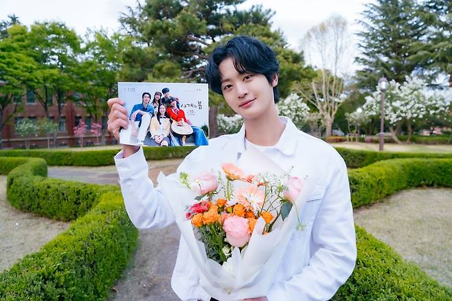 SBS 드라마 ‘사계의 봄’에서 공진구 역을 연기한 배우 김선민 종방 이미지. 사진 맨오브크리에이션
