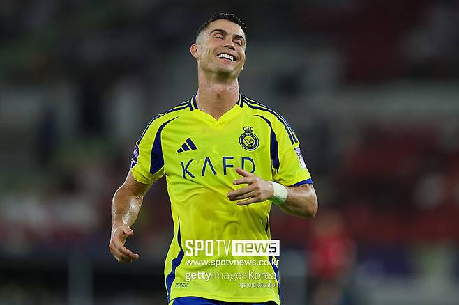 ▲ 호날두는 전세계 축구선수들에게 사우디아라비아라는 새로운 선택지를 제공한 선구자다. 지난 2022년 말 맨체스터 유나이티드를 떠나는 결정을 내린 호날두는 천문학적인 연봉을 보장받으며 사우디아라비아로 향했다. 호날두를 시작으로 세계적인 선수들이 중동으로 이적했다.