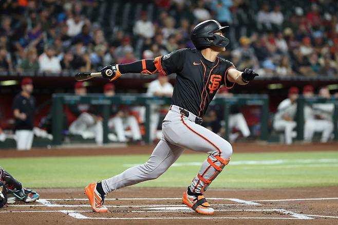 3일 미국 애리조나주 피닉스의 체이스필드에서 열린 2025 미국 메이저리그(MLB) 샌프란시스코 자이언츠와 애리조나 다이아몬드백스의 경기, 샌프란시스코 이정후가 5번타자 겸 중견수로 선발 출전해 5타수 3안타 1타점 2득점을 기록했다. AFP 연합뉴스