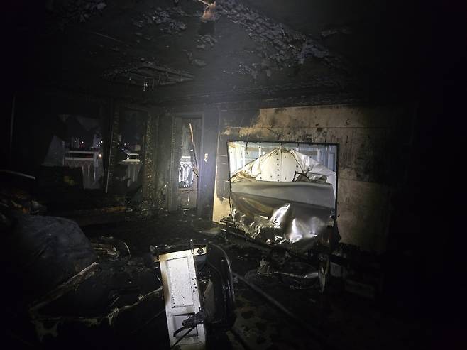 아파트 화재 [부산소방본부 제공. 재판매 및 DB금지]