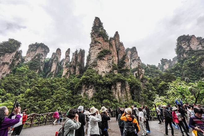 백룡엘리베이터 하단 전망대에서 감상한 진볜시 [사진/백승렬 기자]