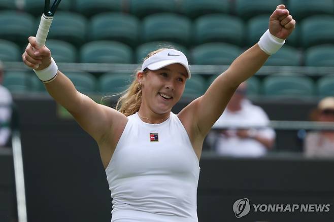승리에 기뻐하는 안드레예바 [EPA=연합뉴스]