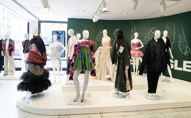 뉴욕 FIT 박물관에 전시된 김남우 디자이너의 작품들. 사진=본인제공