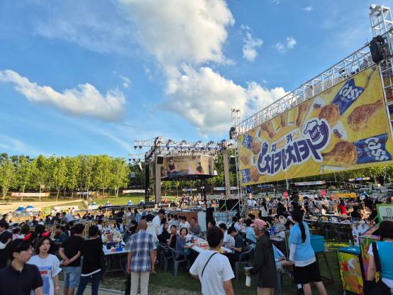 대구 치킨페스티벌 내 오비맥주의 '치카치카 존' 전경/사진=김아름 기자 armijjang@