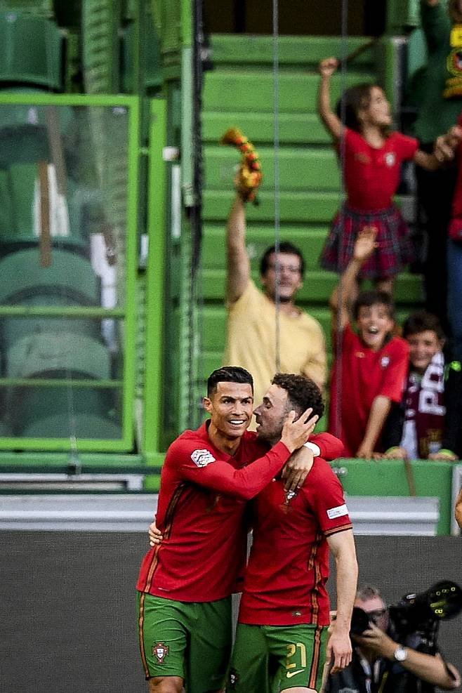 호날두와 조타. 사진=AFPBB NEWS