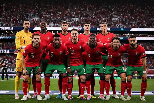 포르투갈 국대 동료인 디오구 조타(21번)과 페드루 네투(20번)