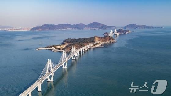거가대교 전경.(경남 거제시 제공. 재판매 및 DB 금지)