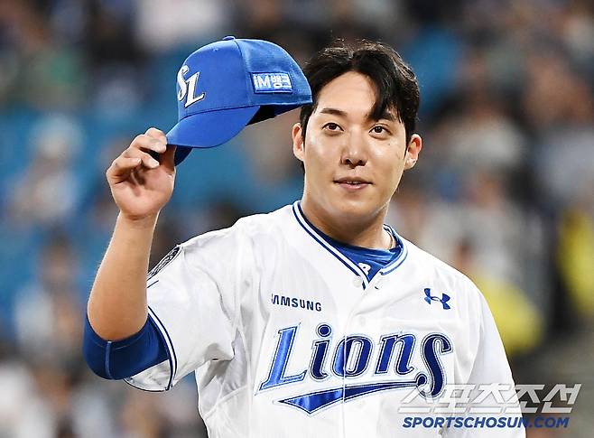 17일 대구 라이온즈파크에서 열린 두산-삼성전. 원태인이 7이닝 무실점 역투를 펼치 후 관중석을 향해 인사하고 있다. 대구=정재근 기자 cjg@sportschosun.com/2025.6.17/
